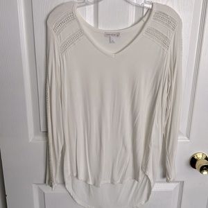 Westport Off-white long sleeve shirt with lace details on the shoulders/sleeves